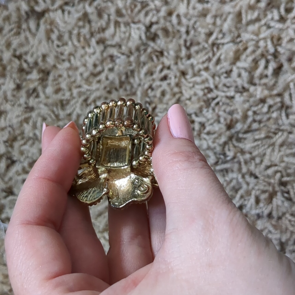 Beautiful Flower Ring! - Picture 4 of 5
